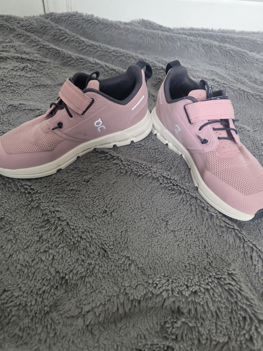 On Running Kids Pink Mesh Velcro Sneakers
